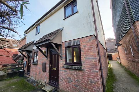 2 bedroom end of terrace house to rent, Peacock Mews, Maidstone