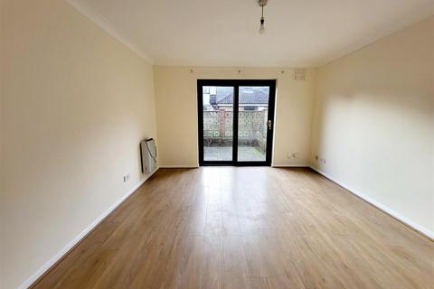 2 bedroom end of terrace house to rent, Peacock Mews, Maidstone