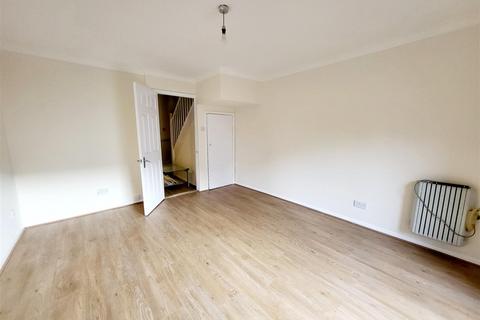 2 bedroom end of terrace house to rent, Peacock Mews, Maidstone