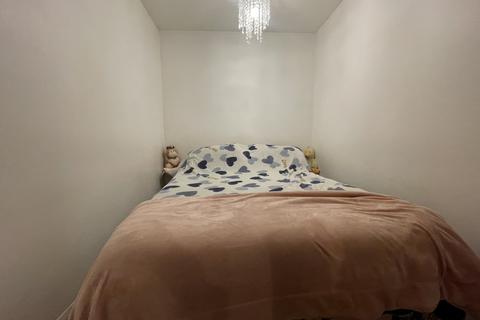 Studio for sale, Hounslow, TW3