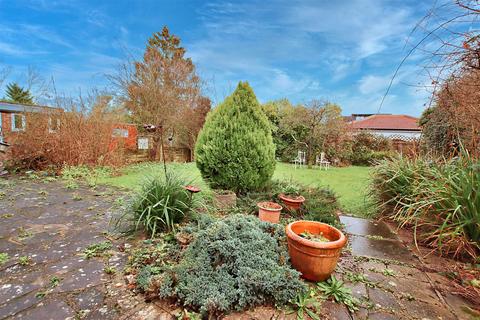 3 bedroom end of terrace house for sale, Manor Way, Borehamwood