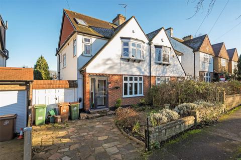 10 Anglesey Gardens, Carshalton, SM5 3JE
