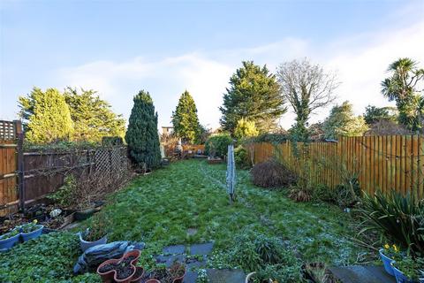 10 Anglesey Gardens, Carshalton, SM5 3JE