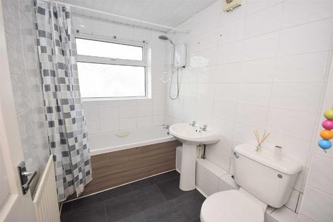 3 bedroom flat for sale, Osborne Avenue, South Shields