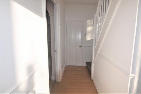 3 bedroom terraced house to rent, Heaton Avenue,RM3