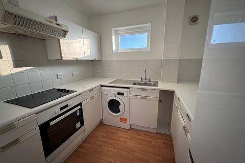 2 bedroom flat to rent, Walsingham Close, Hatfield, AL10