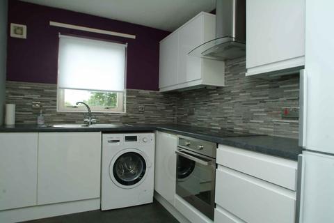 2 bedroom flat to rent, 12 Bonhill Road, Dumbarton, G82 2ER