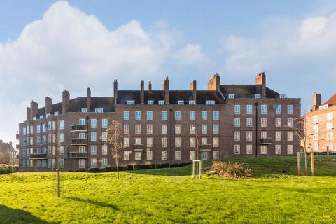 2 bedroom flat for sale, Gatcombe House, East Dulwich Estate, London, SE22