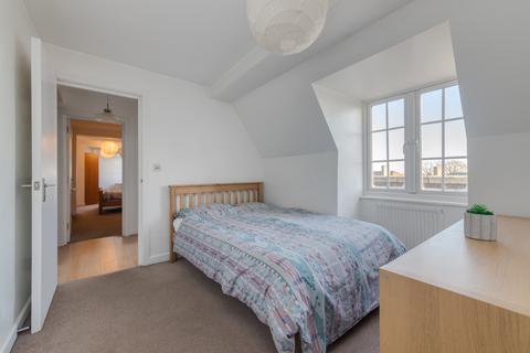 2 bedroom flat for sale, Gatcombe House, East Dulwich Estate, London, SE22