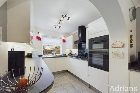 4 Vale End, Chelmsford, CM2 8NZ