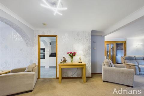 4 Vale End, Chelmsford, CM2 8NZ