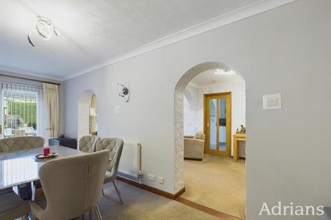 4 Vale End, Chelmsford, CM2 8NZ