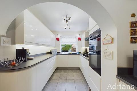 4 Vale End, Chelmsford, CM2 8NZ