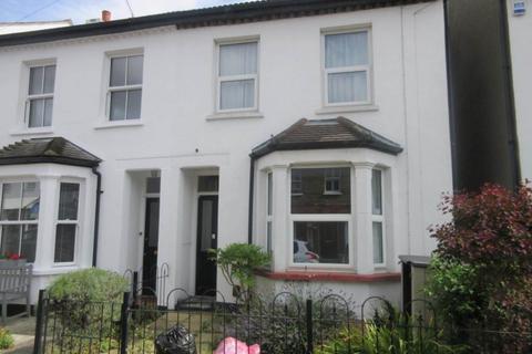 2 bedroom terraced house to rent, West Street, Leigh On Sea