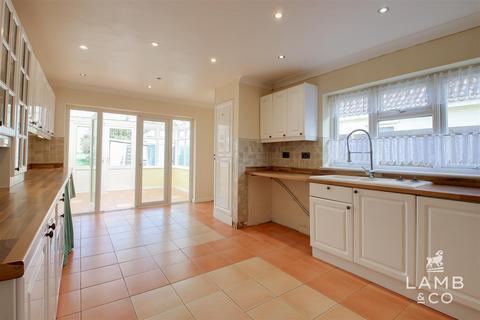 4 bedroom detached bungalow for sale, Point Clear Road, Clacton-On-Sea CO16