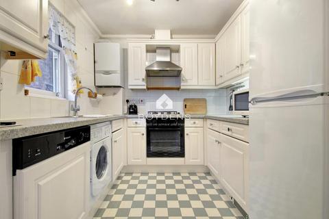 2 bedroom flat for sale, Thoroughgood Road, Clacton-On-Sea CO15