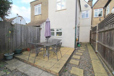 2 bedroom apartment for sale, High Road, Byfleet