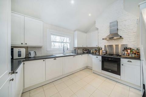 2 bedroom flat for sale, Crockerton Road, London SW17