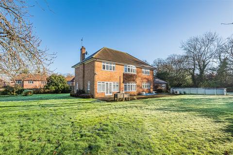 5 bedroom detached house for sale, Whitethorns, Roundabout Lane, Winnersh, RG41 5AD