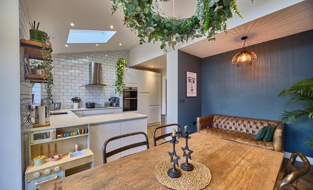 Kitchen/Dining Area