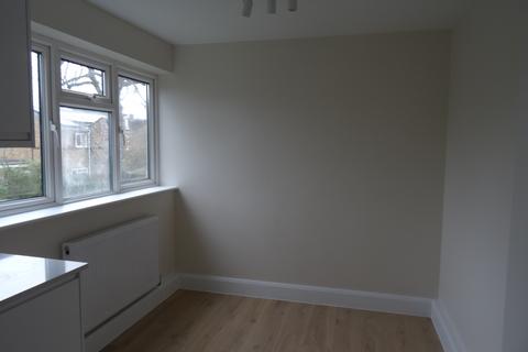 2 bedroom flat to rent, Holyhead Court, Angelsea Road, Kingston KT1 2ES