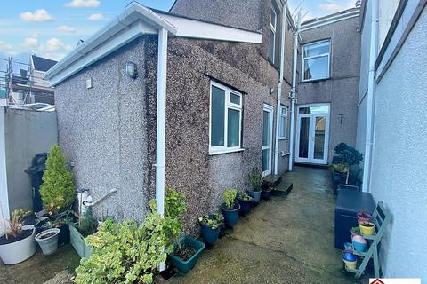 4 bedroom terraced house for sale, Rugby Avenue, Neath, Neath Port Talbot. SA11 1YT