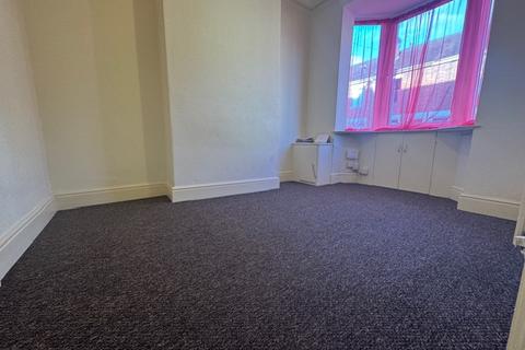 3 bedroom terraced house to rent, Nicholls Street, Stoke-on-Trent, ST4