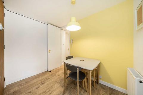 2 bedroom flat to rent, Grafton Road, London NW5