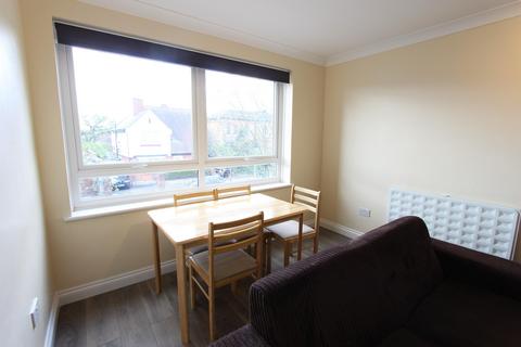 2 bedroom flat to rent, Friern Park, London N12