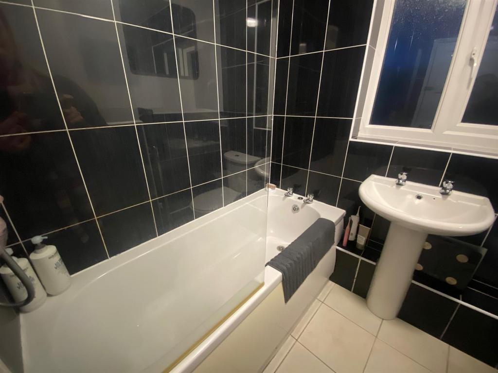 BATHROOM 1.jpg