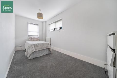 2 bedroom flat to rent, North Road, Lancing, West Sussex, BN15