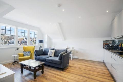 2 bedroom flat to rent, Raglan House, London N10