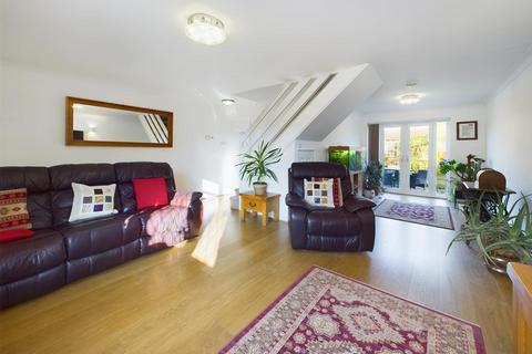 4 bedroom detached house for sale, Pinewood Road, Gloucester