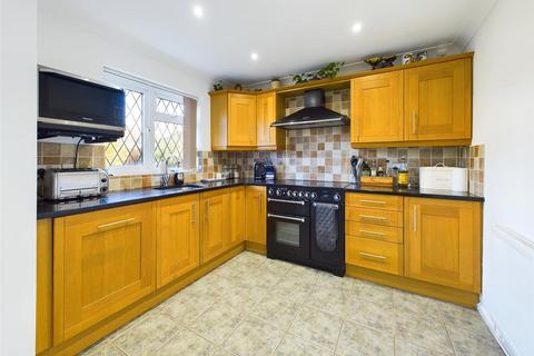 4 bedroom detached house for sale, Pinewood Road, Gloucester