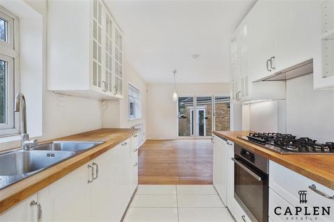 4 bedroom semi-detached house to rent, Broad Oak, Woodford Green