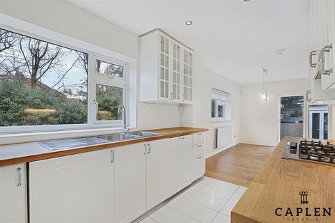 4 bedroom semi-detached house to rent, Broad Oak, Woodford Green