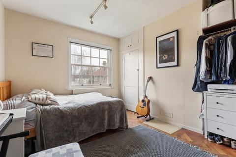 4 bedroom flat to rent, KENNINGTON PALACE COURT, SE11