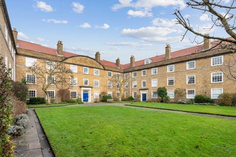 4 bedroom flat to rent, KENNINGTON PALACE COURT, SE11