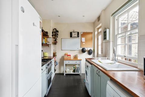 4 bedroom flat to rent, KENNINGTON PALACE COURT, SE11