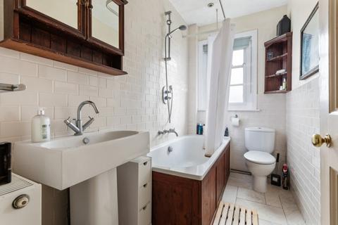 4 bedroom flat to rent, KENNINGTON PALACE COURT, SE11