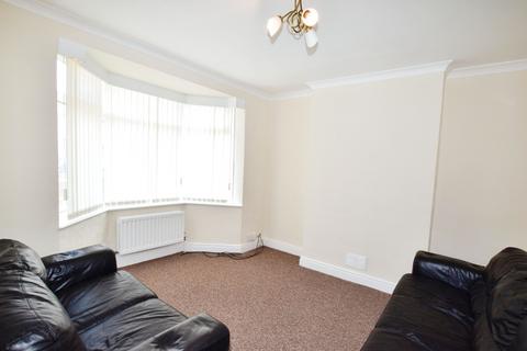 3 bedroom semi-detached house to rent, Leicester LE3