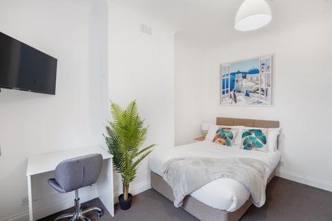 1 bedroom in a house share to rent, Western Avenue, London W3