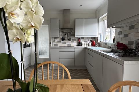 15 Glantawe Park, Ystradgynlais, Swansea, SA9 1AE