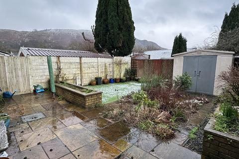 15 Glantawe Park, Ystradgynlais, Swansea, SA9 1AE