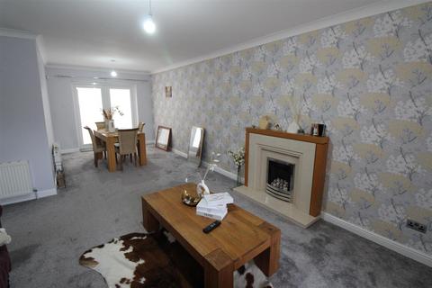 3 bedroom detached house to rent, Standidge Drive, Hull