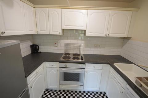 2 bedroom flat to rent, Stretford Road, Manchester M15