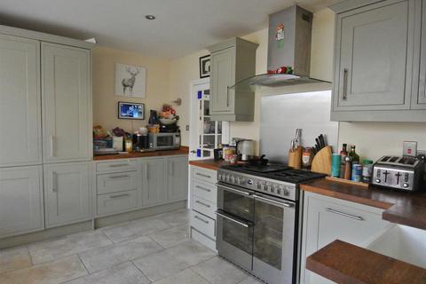 3 bedroom semi-detached house for sale, Tennyson Road, Addlestone KT15