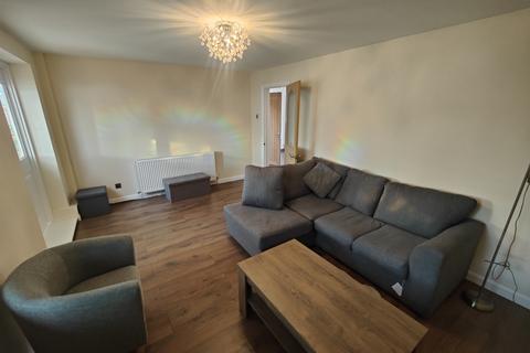 3 bedroom semi-detached house to rent, Woburn Drive, Nuneaton, CV10