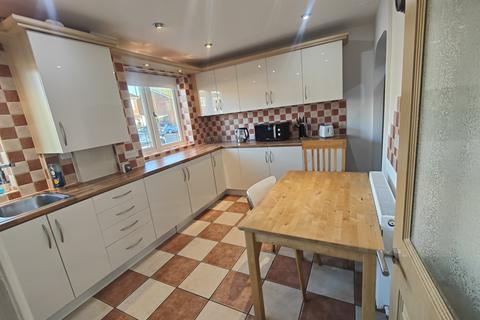 3 bedroom semi-detached house to rent, Woburn Drive, Nuneaton, CV10