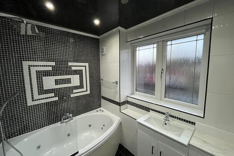 3 bedroom semi-detached house to rent, Woburn Drive, Nuneaton, CV10
